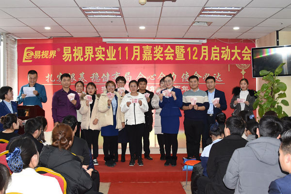 上臺領獎好開心