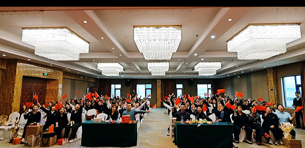 凝心聚力，再創(chuàng)巔峰！易視界月度嘉獎(jiǎng)會(huì)圓滿落幕