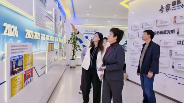 校企同心 共筑光明未來(lái)｜南陽(yáng)醫(yī)專范校長(zhǎng)一行蒞臨易視界考察交流